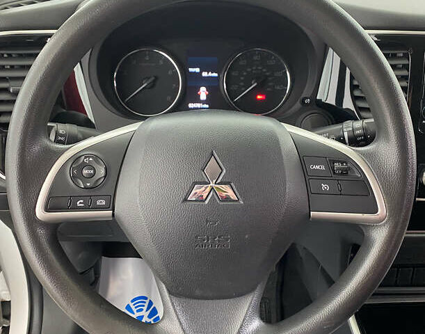 Белый Мицубиси Аутлендер, объемом двигателя 2.36 л и пробегом 39 тыс. км за 18350 $, фото 13 на Automoto.ua