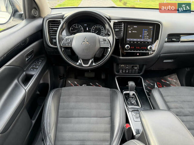 Білий Міцубісі Аутлендер, об'ємом двигуна 2 л та пробігом 52 тис. км за 21500 $, фото 34 на Automoto.ua
