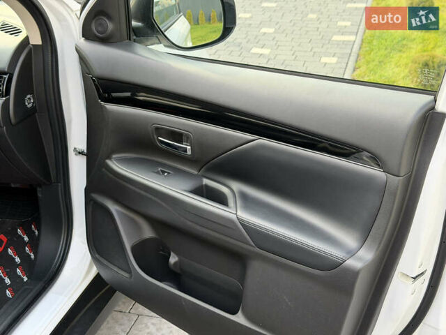 Білий Міцубісі Аутлендер, об'ємом двигуна 2 л та пробігом 52 тис. км за 21500 $, фото 42 на Automoto.ua