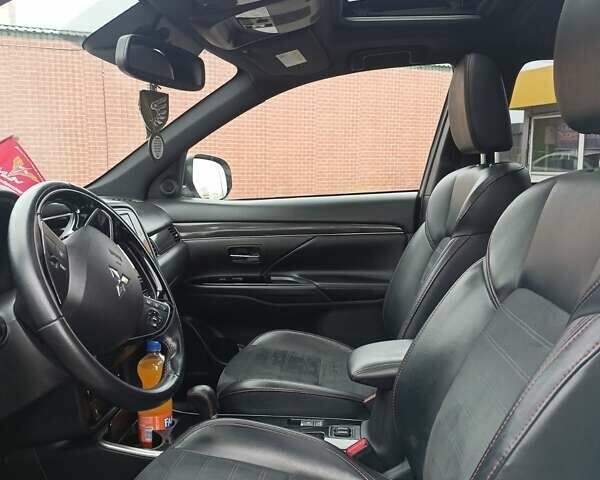 Білий Міцубісі Аутлендер, об'ємом двигуна 2.36 л та пробігом 170 тис. км за 18200 $, фото 11 на Automoto.ua