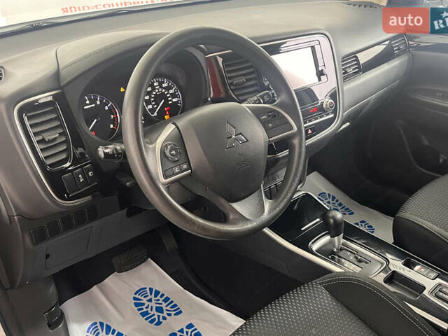 Білий Міцубісі Аутлендер, об'ємом двигуна 2.36 л та пробігом 39 тис. км за 18350 $, фото 7 на Automoto.ua