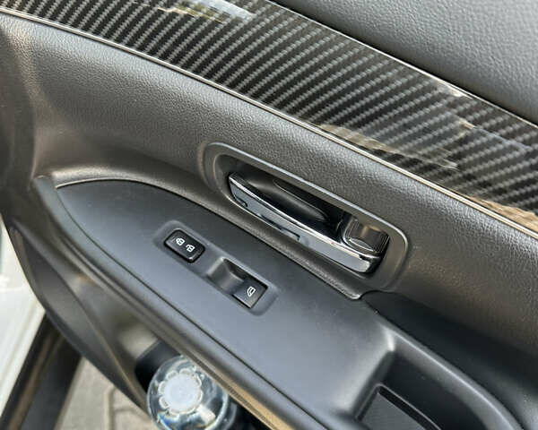 Білий Міцубісі Аутлендер, об'ємом двигуна 3 л та пробігом 42 тис. км за 22000 $, фото 11 на Automoto.ua