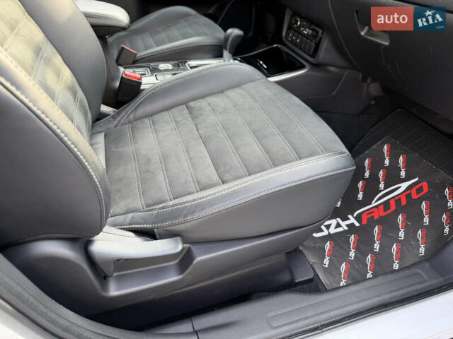 Білий Міцубісі Аутлендер, об'ємом двигуна 2 л та пробігом 52 тис. км за 21500 $, фото 44 на Automoto.ua