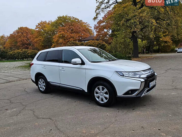 Білий Міцубісі Аутлендер, об'ємом двигуна 2 л та пробігом 74 тис. км за 16500 $, фото 2 на Automoto.ua