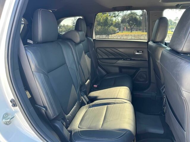 Белый Мицубиси Аутлендер, объемом двигателя 2 л и пробегом 32 тыс. км за 4400 $, фото 13 на Automoto.ua