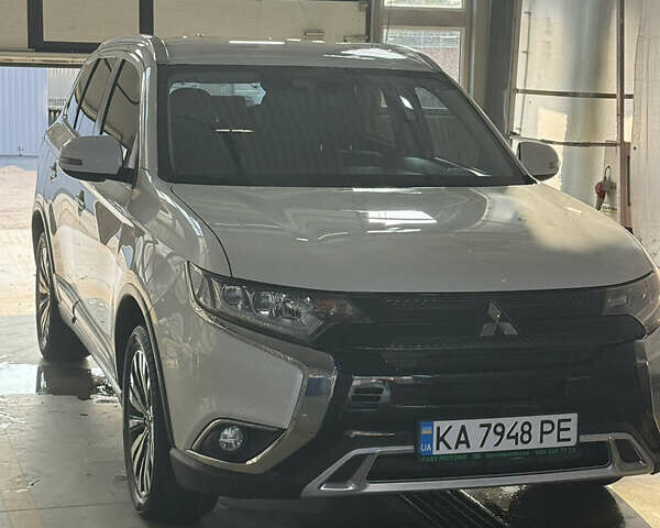 Білий Міцубісі Аутлендер, об'ємом двигуна 2.36 л та пробігом 84 тис. км за 19999 $, фото 18 на Automoto.ua