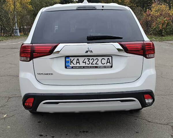 Міцубісі Аутлендер 2020 у Києві на Automoto.ua Білий Міцубісі Аутлендер, об'ємом двигуна 2 л та пробігом 72 тис. км за 17500 $, фото 9 на Automoto.ua
