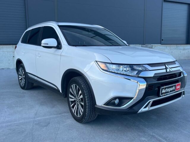 Белый Мицубиси Аутлендер, объемом двигателя 2.4 л и пробегом 120 тыс. км за 18990 $, фото 2 на Automoto.ua