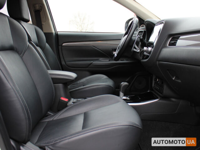 Білий Міцубісі Аутлендер, об'ємом двигуна 24 л та пробігом 56 тис. км за 24134 $, фото 12 на Automoto.ua