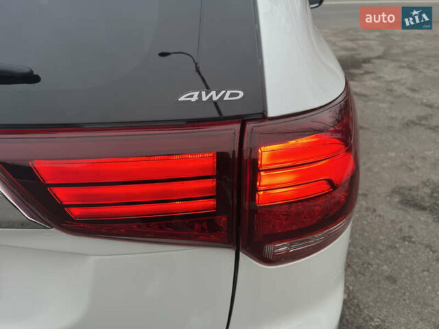 Белый Мицубиси Аутлендер, объемом двигателя 2.36 л и пробегом 59 тыс. км за 25000 $, фото 16 на Automoto.ua