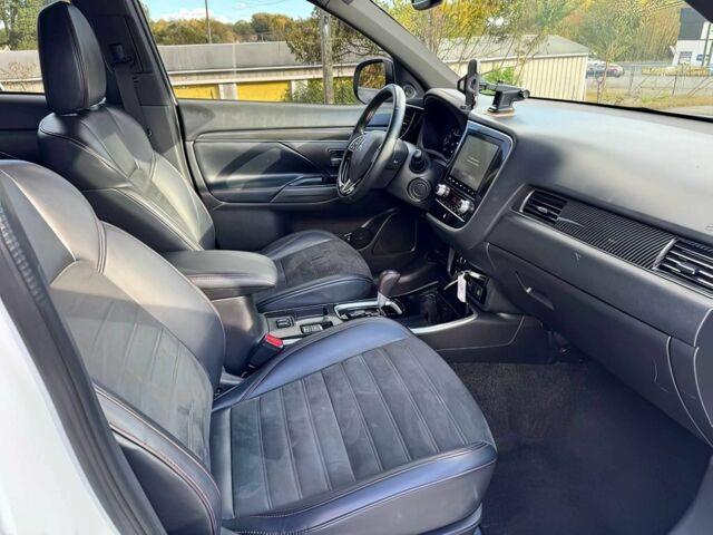 Білий Міцубісі Аутлендер, об'ємом двигуна 2.4 л та пробігом 32 тис. км за 8800 $, фото 10 на Automoto.ua