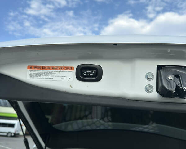 Білий Міцубісі Аутлендер, об'ємом двигуна 3 л та пробігом 42 тис. км за 22000 $, фото 7 на Automoto.ua