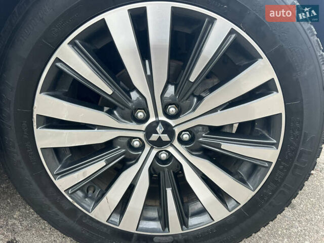 Белый Мицубиси Аутлендер, объемом двигателя 2.36 л и пробегом 59 тыс. км за 25000 $, фото 15 на Automoto.ua