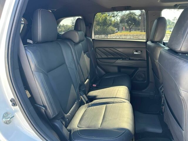 Білий Міцубісі Аутлендер, об'ємом двигуна 2 л та пробігом 35 тис. км за 20000 $, фото 10 на Automoto.ua