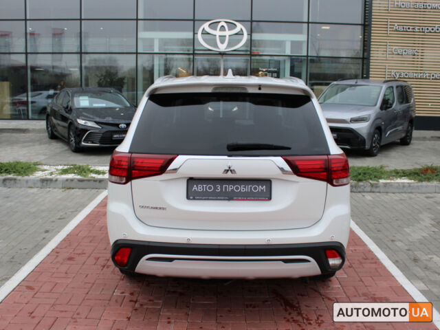 Білий Міцубісі Аутлендер, об'ємом двигуна 24 л та пробігом 56 тис. км за 24134 $, фото 6 на Automoto.ua