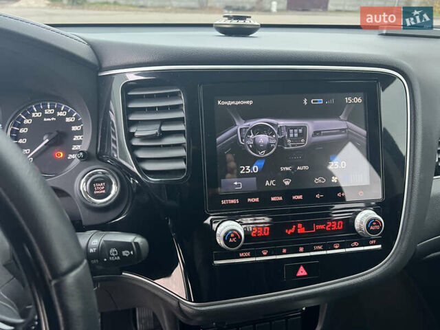 Белый Мицубиси Аутлендер, объемом двигателя 2.36 л и пробегом 59 тыс. км за 25000 $, фото 23 на Automoto.ua