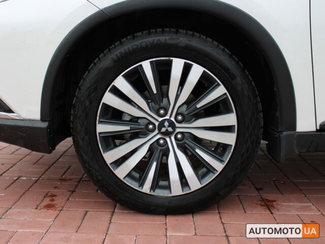 Білий Міцубісі Аутлендер, об'ємом двигуна 24 л та пробігом 56 тис. км за 24134 $, фото 2 на Automoto.ua