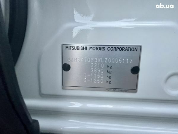 Білий Міцубісі Аутлендер, об'ємом двигуна 2.4 л та пробігом 14 тис. км за 31950 $, фото 16 на Automoto.ua