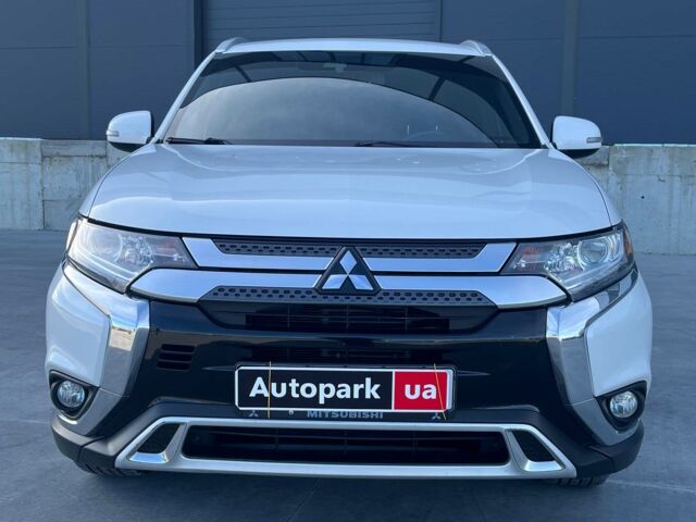 Белый Мицубиси Аутлендер, объемом двигателя 2.4 л и пробегом 120 тыс. км за 18990 $, фото 1 на Automoto.ua