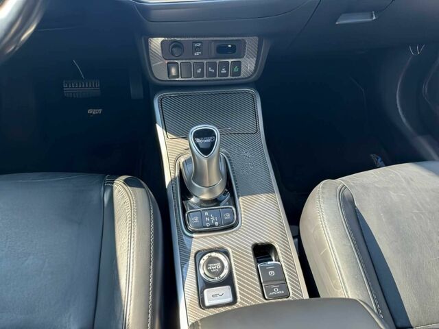 Білий Міцубісі Аутлендер, об'ємом двигуна 2 л та пробігом 45 тис. км за 13500 $, фото 10 на Automoto.ua