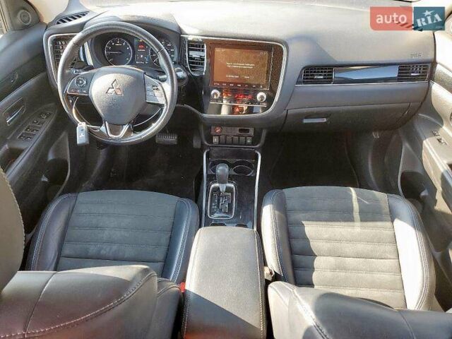 Білий Міцубісі Аутлендер, об'ємом двигуна 2.4 л та пробігом 133 тис. км за 3300 $, фото 7 на Automoto.ua