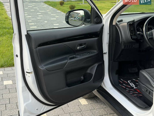 Білий Міцубісі Аутлендер, об'ємом двигуна 2 л та пробігом 52 тис. км за 21500 $, фото 22 на Automoto.ua