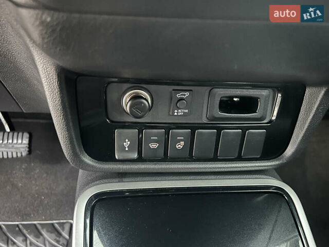 Белый Мицубиси Аутлендер, объемом двигателя 2.36 л и пробегом 59 тыс. км за 25000 $, фото 36 на Automoto.ua