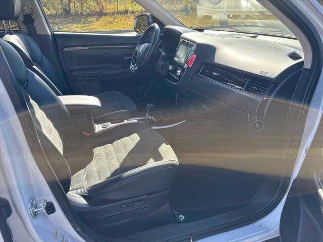 Белый Мицубиси Аутлендер, объемом двигателя 2.4 л и пробегом 44 тыс. км за 5800 $, фото 11 на Automoto.ua