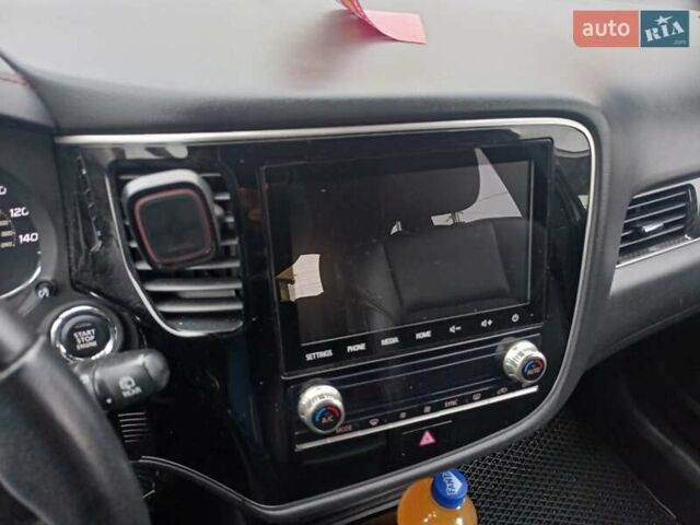 Білий Міцубісі Аутлендер, об'ємом двигуна 2.36 л та пробігом 170 тис. км за 18200 $, фото 8 на Automoto.ua