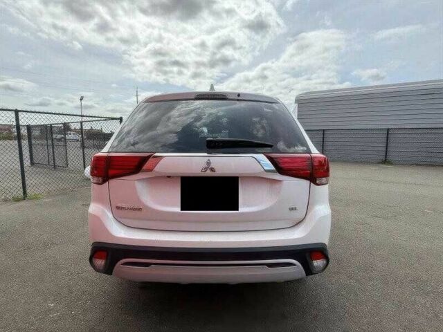 Белый Мицубиси Аутлендер, объемом двигателя 2.4 л и пробегом 65 тыс. км за 9500 $, фото 3 на Automoto.ua