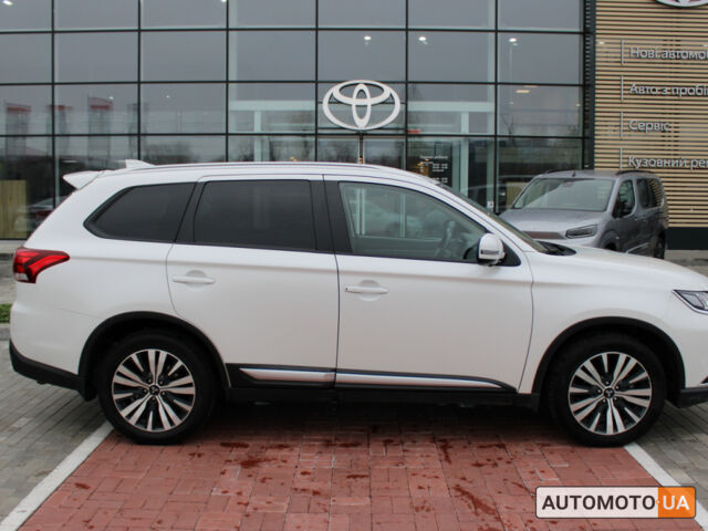 Білий Міцубісі Аутлендер, об'ємом двигуна 24 л та пробігом 56 тис. км за 24134 $, фото 4 на Automoto.ua