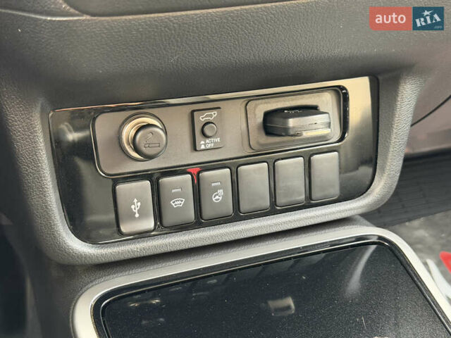 Білий Міцубісі Аутлендер, об'ємом двигуна 2 л та пробігом 52 тис. км за 21500 $, фото 51 на Automoto.ua