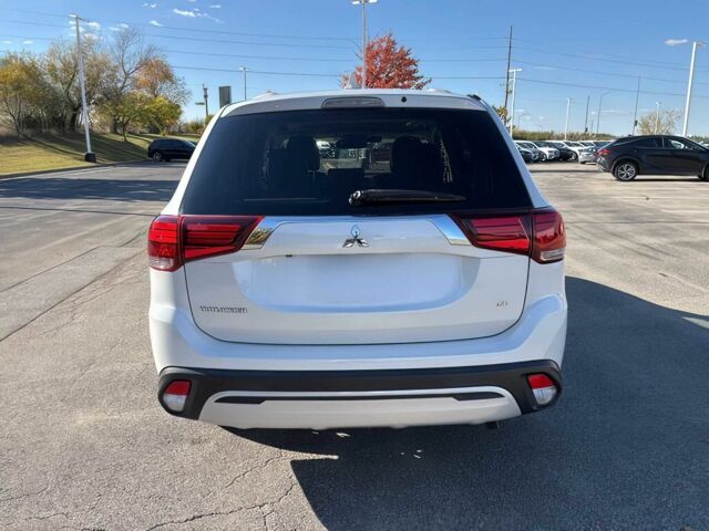 Белый Мицубиси Аутлендер, объемом двигателя 2.4 л и пробегом 44 тыс. км за 5800 $, фото 5 на Automoto.ua