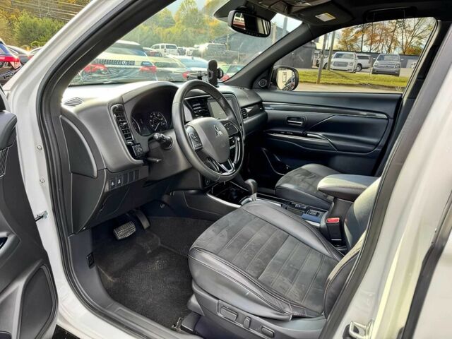 Білий Міцубісі Аутлендер, об'ємом двигуна 2.4 л та пробігом 32 тис. км за 8800 $, фото 8 на Automoto.ua