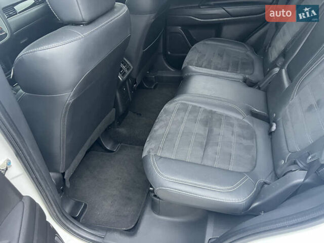 Белый Мицубиси Аутлендер, объемом двигателя 2.36 л и пробегом 59 тыс. км за 25000 $, фото 28 на Automoto.ua