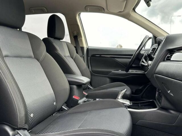 Білий Міцубісі Аутлендер, об'ємом двигуна 0 л та пробігом 158 тис. км за 15600 $, фото 11 на Automoto.ua