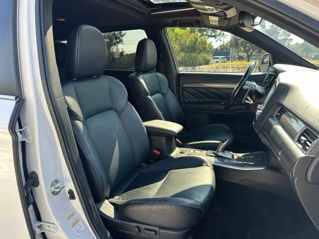 Білий Міцубісі Аутлендер, об'ємом двигуна 2 л та пробігом 35 тис. км за 20000 $, фото 9 на Automoto.ua