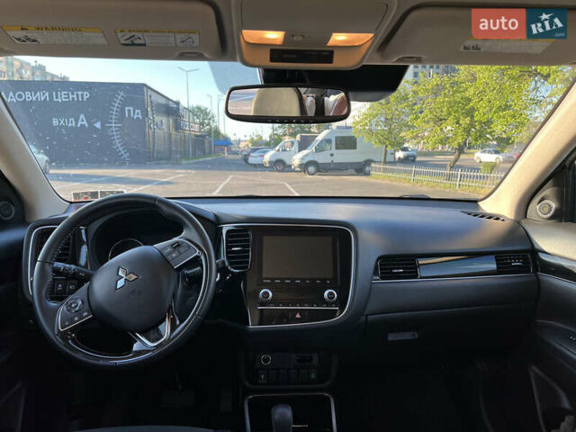 Белый Мицубиси Аутлендер, объемом двигателя 2.36 л и пробегом 110 тыс. км за 19800 $, фото 8 на Automoto.ua