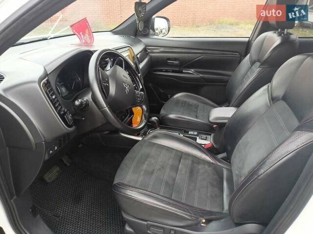 Білий Міцубісі Аутлендер, об'ємом двигуна 2.36 л та пробігом 170 тис. км за 18200 $, фото 10 на Automoto.ua