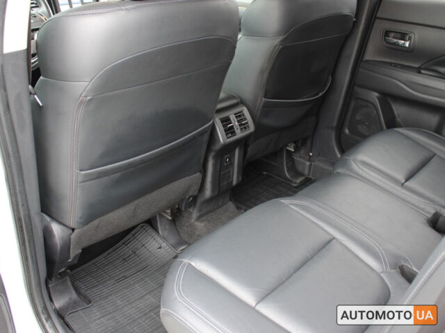 Білий Міцубісі Аутлендер, об'ємом двигуна 24 л та пробігом 56 тис. км за 24134 $, фото 10 на Automoto.ua