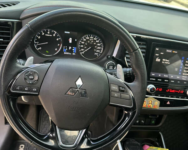 Білий Міцубісі Аутлендер, об'ємом двигуна 3 л та пробігом 42 тис. км за 22000 $, фото 17 на Automoto.ua