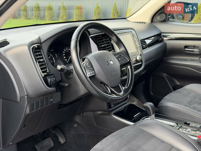 Білий Міцубісі Аутлендер, об'ємом двигуна 2 л та пробігом 52 тис. км за 21500 $, фото 24 на Automoto.ua