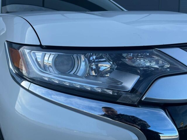 Белый Мицубиси Аутлендер, объемом двигателя 2.4 л и пробегом 120 тыс. км за 18990 $, фото 8 на Automoto.ua