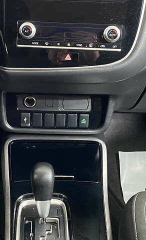 Белый Мицубиси Аутлендер, объемом двигателя 2.36 л и пробегом 39 тыс. км за 18350 $, фото 18 на Automoto.ua