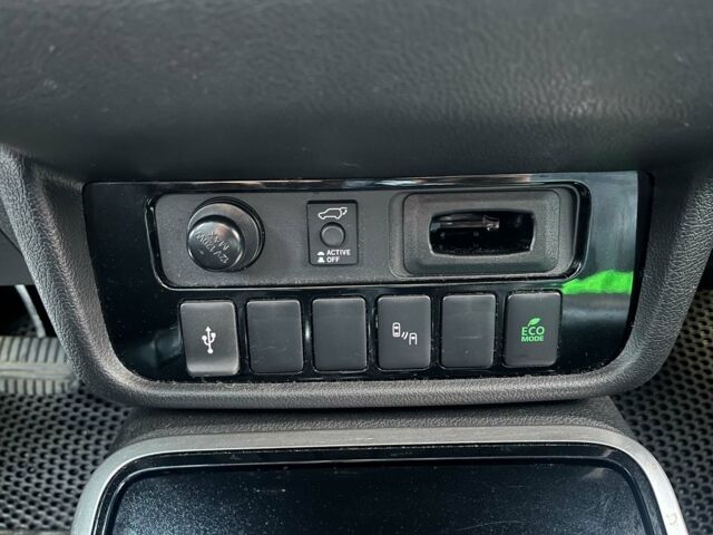 Белый Мицубиси Аутлендер, объемом двигателя 2.4 л и пробегом 120 тыс. км за 18990 $, фото 17 на Automoto.ua