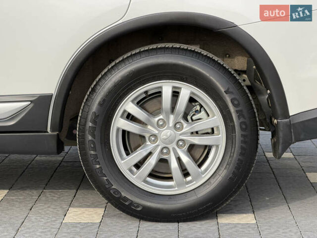 Білий Міцубісі Аутлендер, об'ємом двигуна 2 л та пробігом 52 тис. км за 21500 $, фото 5 на Automoto.ua