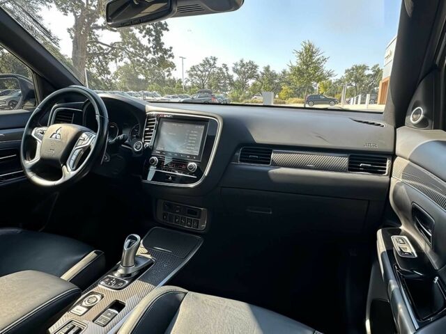 Білий Міцубісі Аутлендер, об'ємом двигуна 2 л та пробігом 45 тис. км за 13500 $, фото 7 на Automoto.ua