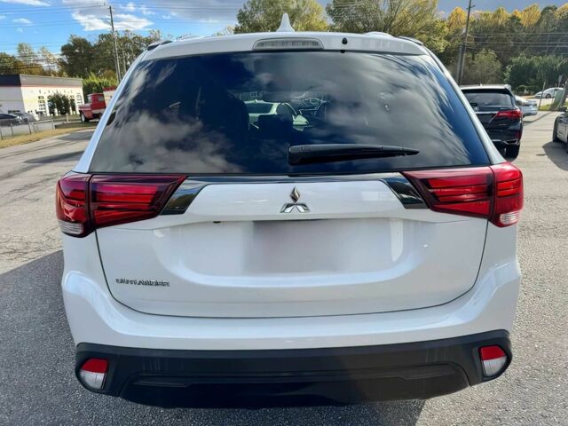 Білий Міцубісі Аутлендер, об'ємом двигуна 2.4 л та пробігом 32 тис. км за 8800 $, фото 5 на Automoto.ua