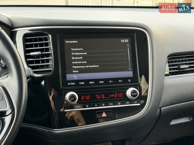 Білий Міцубісі Аутлендер, об'ємом двигуна 2 л та пробігом 52 тис. км за 21500 $, фото 53 на Automoto.ua