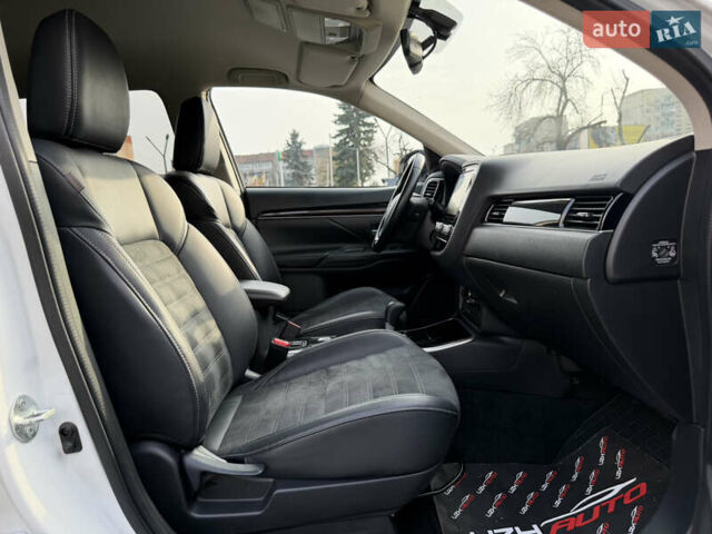 Білий Міцубісі Аутлендер, об'ємом двигуна 2 л та пробігом 52 тис. км за 21500 $, фото 43 на Automoto.ua